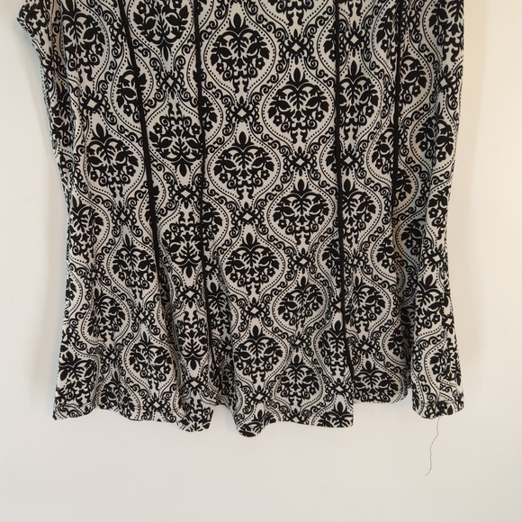 MARIA GABRIELLE SLEEVELESS BOTTOM FLARED TOP BLACK WHITE - Picture 4 of 9